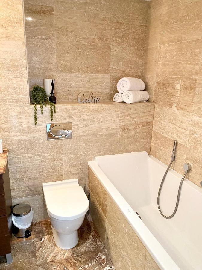 Ocean Village Lovely 2 Bedroom Apartment Gibraltar Eksteriør billede